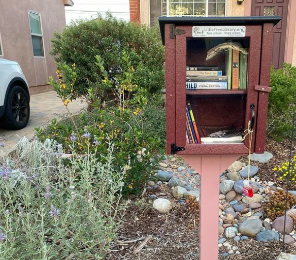 Library Post with Topper - Image 4